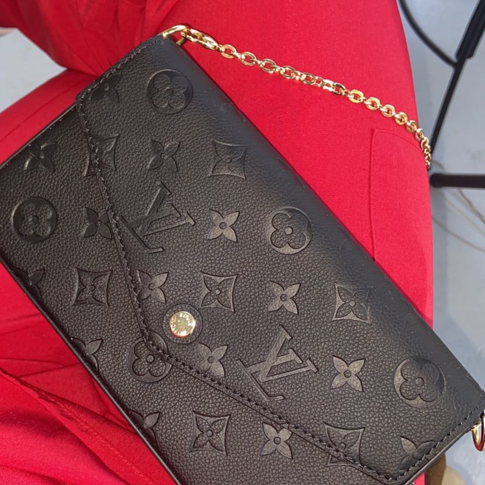 Black Louis crossbody gold chain